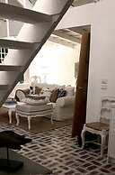 One Wee Cottage, A Romantic Secluded Provincial Abode Surrounded by Vi