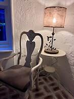 One Wee Cottage, A Romantic Secluded Provincial Abode Surrounded by Vi