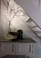 One Wee Cottage, A Romantic Secluded Provincial Abode Surrounded by Vi