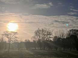 One Wee Cottage, A Romantic Secluded Provincial Abode Surrounded by Vi