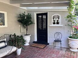 One Wee Cottage, A Romantic Secluded Provincial Abode Surrounded by Vi