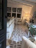 One Wee Cottage, A Romantic Secluded Provincial Abode Surrounded by Vi