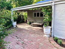 One Wee Cottage, A Romantic Secluded Provincial Abode Surrounded by Vi