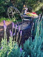 One Wee Cottage, A Romantic Secluded Provincial Abode Surrounded by Vi