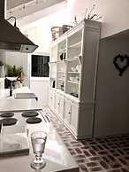 One Wee Cottage, A Romantic Secluded Provincial Abode Surrounded by Vi