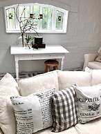 One Wee Cottage, A Romantic Secluded Provincial Abode Surrounded by Vi