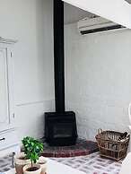 One Wee Cottage, A Romantic Secluded Provincial Abode Surrounded by Vi