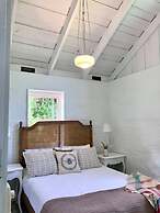 One Wee Cottage, A Romantic Secluded Provincial Abode Surrounded by Vi