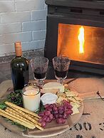 One Wee Cottage, A Romantic Secluded Provincial Abode Surrounded by Vi