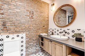 Bohemian Vieux Quebec Two Bedroom