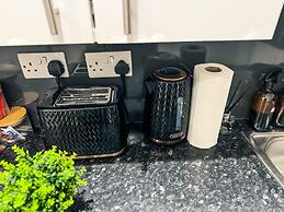 5 Minute Walk To Reading Station