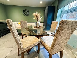 5 Minute Walk To Reading Station