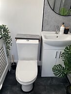 Spacious 2-bed Near Etihad-games Room-free Parking