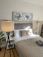 Spacious 2-bed Near Etihad-games Room-free Parking
