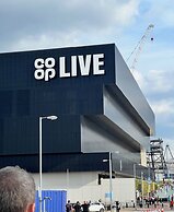 Spacious 2-bed Near Etihad-games Room-free Parking