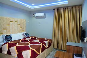 Goddis Apartments Ajah