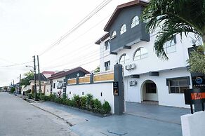 Goddis Apartments Ajah