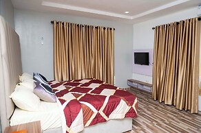 Goddis Apartments Ajah