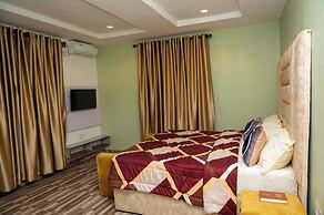 Goddis Apartments Ajah