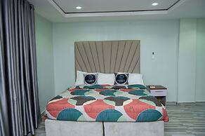 Goddis Apartments Ajah