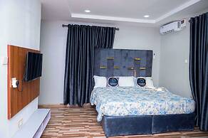 Goddis Apartments Ajah