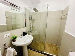 Metropole Apartments University Square