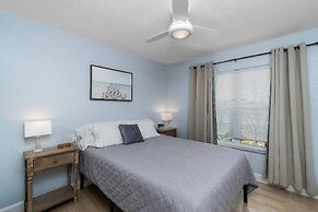 Canal Dreams 3 BR 2 BA Pool Home on the Canal