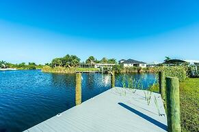 Canal Dreams 3 BR 2 BA Pool Home on the Canal