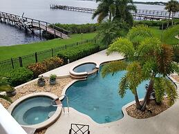Big House on the Myakka Sleeps 12 Heated Pool Spa