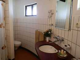 Speke Bay Lodge