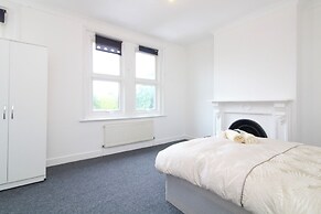 Cosy room in stafford road