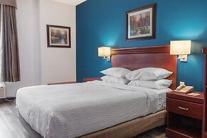 Signature Inn & Suites Hamilton
