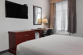 Signature Inn & Suites Hamilton