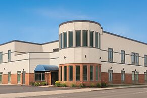 Signature Inn & Suites Hamilton