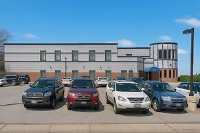 Signature Inn & Suites Hamilton