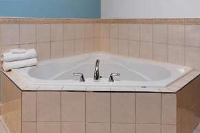 Signature Inn & Suites Hamilton