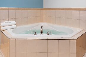 Signature Inn & Suites Hamilton