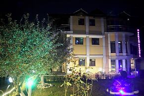 Barzam Lake View Resort