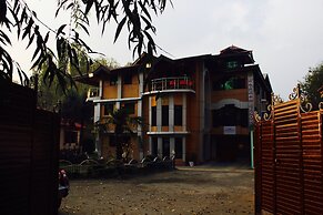 Barzam Lake View Resort