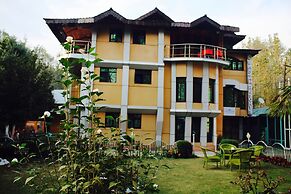 Barzam Lake View Resort