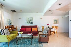 Stylish Apt Balcony View by Sea N' Rent