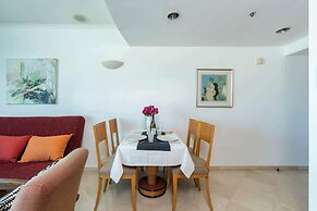 Stylish Apt Balcony View by Sea N' Rent