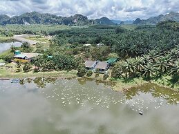 OYO 75530 By the dam cafe and farmstay
