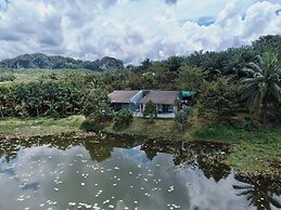 OYO 75530 By the dam cafe and farmstay