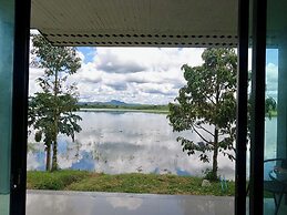 OYO 75530 By the dam cafe and farmstay