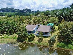 OYO 75530 By the dam cafe and farmstay