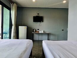 OYO 75530 By the dam cafe and farmstay