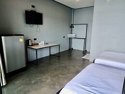 OYO 75530 By the dam cafe and farmstay