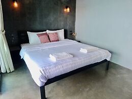 OYO 75530 By the dam cafe and farmstay