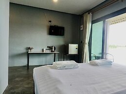 OYO 75530 By the dam cafe and farmstay